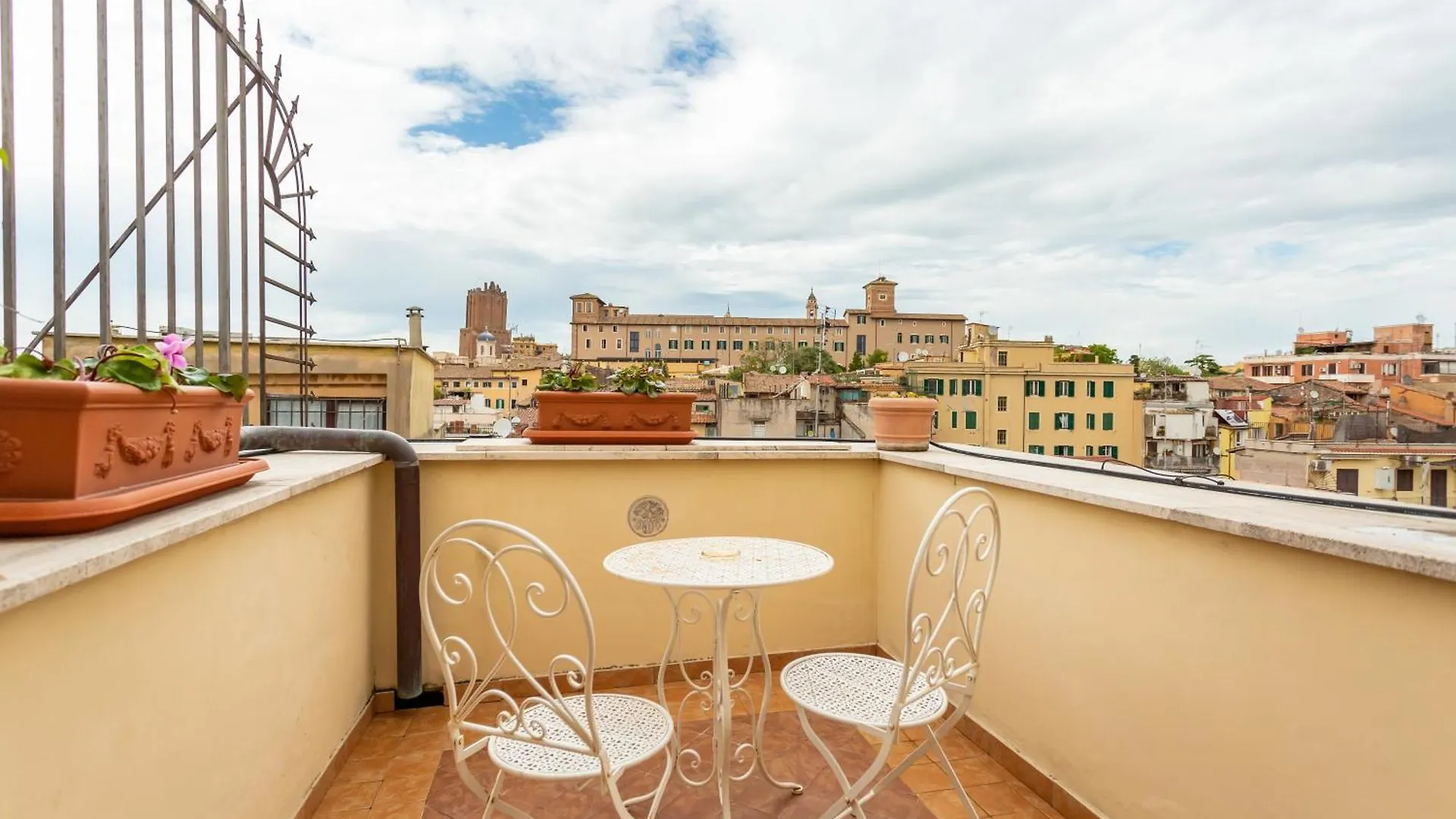 Roma Maxima: Amazing View Of The Roman Forum Apartment  Rome