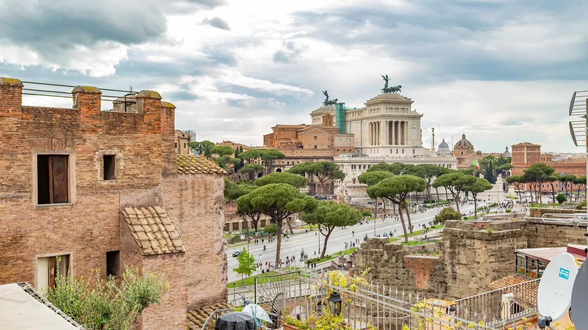Roma Maxima: Amazing View Of The Roman Forum Apartment