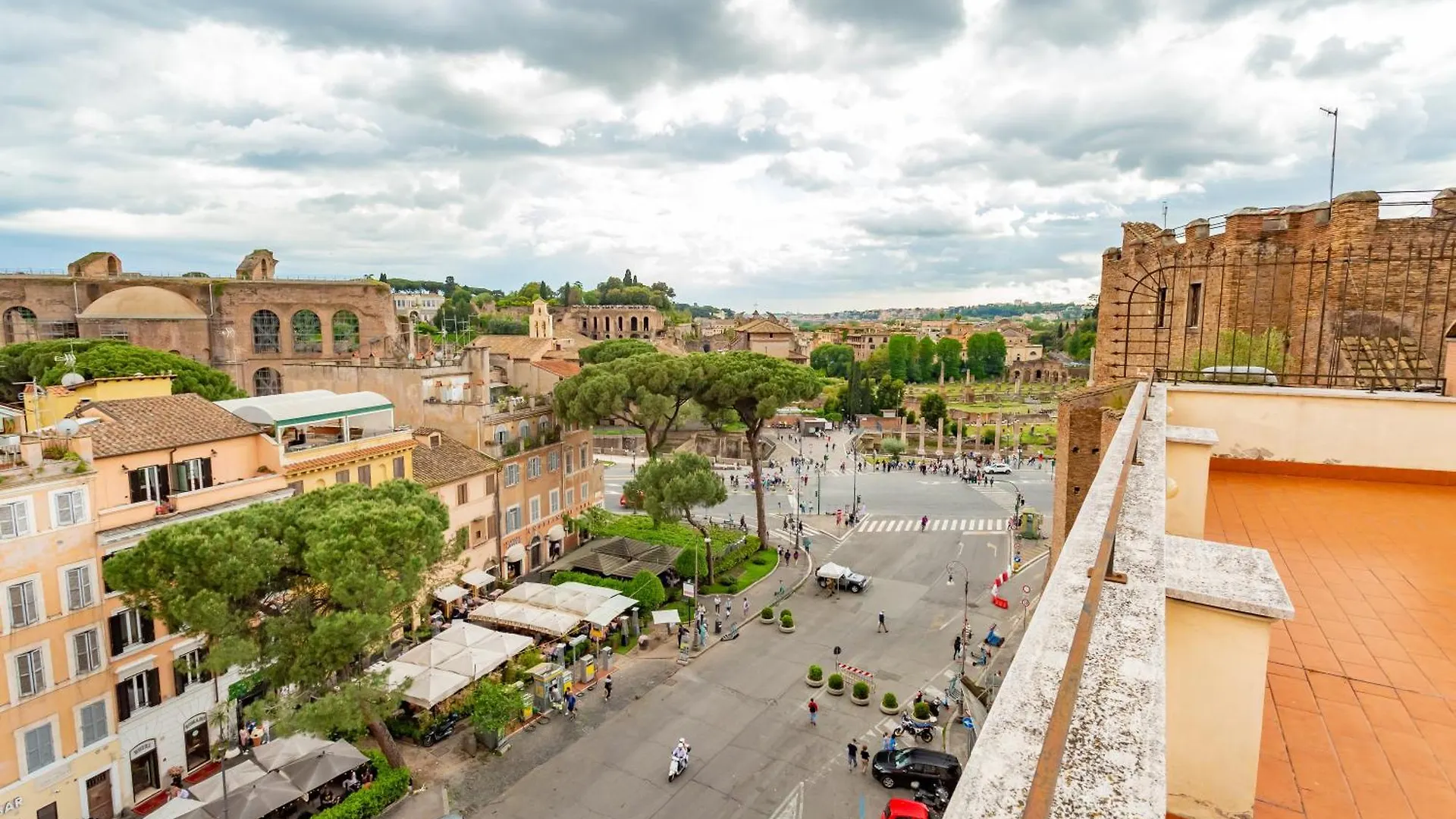 Roma Maxima: Amazing View Of The Roman Forum Apartment